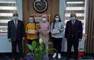 Dereceye giren öğrencilere ödülleri verildi