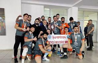 Develi Belediyespor şampiyonluk kupasını kaldırdı