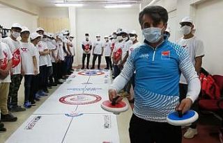 Devlet korumasındaki Afganlı çocukların Floor...