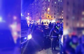 Diyarbakır’da otomobiller kafa kafaya çarpıştı:...