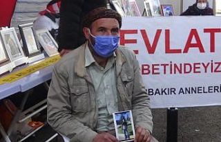 Diyarbakır’daki evlat nöbetine bir aile daha katıldı