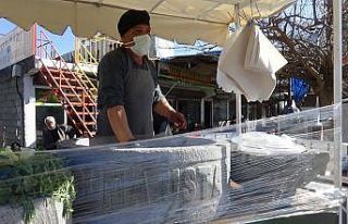 Diyarbakırlı taş ustası, bazalt taşından çiğ...