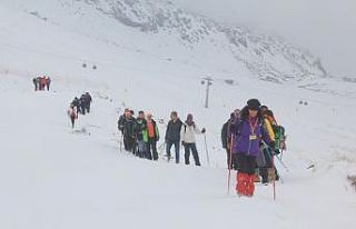 Doğa tutkunu dağcılar Kadınlar Günü’nde zirvede...