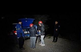 Doğa yürüyüşünde kaybolan 2 kişiyi JAK timleri...