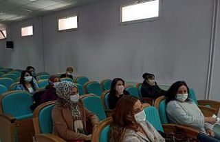 Doğumla ilgili sağlık çalışanlarına anne sütü...