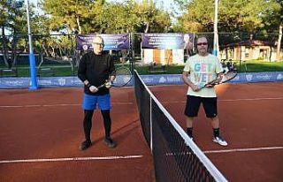Doktorlar tenis turnuvasında buluştu