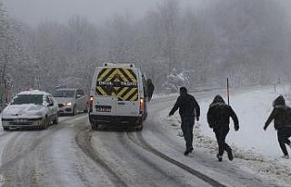 Domaniç’te kar yağışı ulaşımı etkiliyor