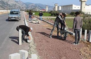 Döşemealtı Kırgöz yoluna kaldırım çalışması