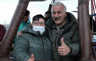 Down Sendromlu çocuklar Kapadokya’da balona bindi