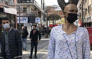 Dükkanının kapanmasını istemeyen esnaf, cansız...