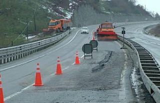 Düzce - Akçakoca karayolunda çökme meydana geldi