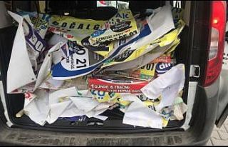 Edremit Belediyesi izinsiz tabelaları kaldırdı