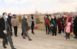 Edremit’te kadınlar için fidanlar dikildi