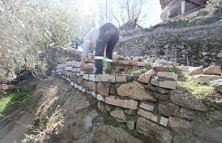 Efeler Belediyesi, istinat duvarını yeniledi