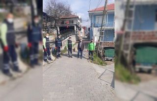 Efeler Belediyesi karantinada olan sokağı ilaçladı