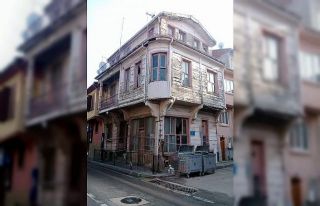 Eğitim yuvası tarihî bina çürüyor