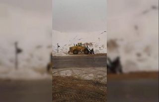 Eğribel’de kar yağışı sürücülere zor anlar...