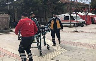 Elazığ’da bıçaklı kavga, 2 yaralıya ilk müdahale...