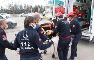 Elazığ’da kamyonet ile minibüs çarpıştı:...