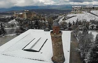Elazığ’da kar yağışı, Harput beyaz gelinliğini...