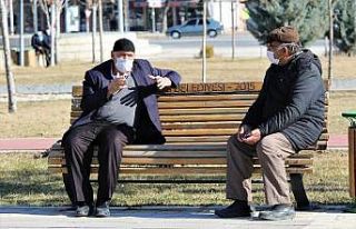 Elazığ’da yasak kalktı yaşlı ve gençler, bahar...
