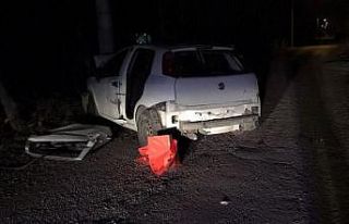 Elektrik direğine çarpan sürücü hayatını kaybetti