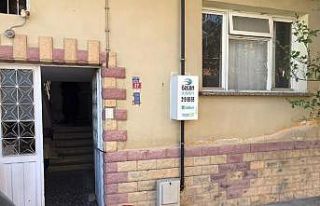 Emekli öğretmen evinde ölü bulundu