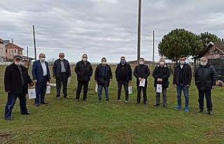 Emekli olan öğretmenlere teşekkür plaketi