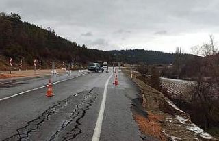 Emet-Tavşanlı karayolunda istinat duvarı göçtü