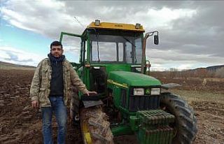 Endüstri mühendisi tarladaki işlerini sanal ortama...