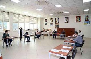 Engelli kursiyerler duygularını renklerle anlattı