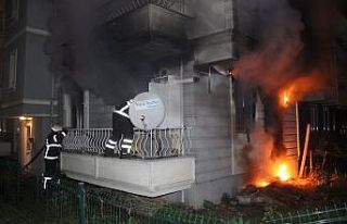 Engelli şahıs yanmamak için balkondan atladı