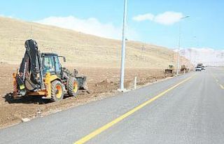 Erciyes yolunun ağaçlandırma çalışmalarına...