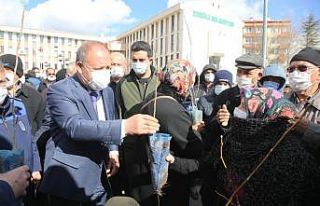 Ereğli Belediyesi’nden vatandaşlara 30 bin fidan