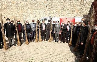 Ergani ve Çermik’te 120 çiftçiye 3 bin adet dut...