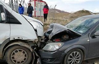 Erzincan’da trafik kazası: 3 yaralı