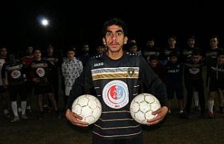 Esad rejiminin elinde olan babasını kurtarmak için...