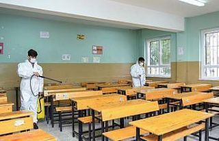 Esenyurt’ta okullar dezenfekte ediliyor