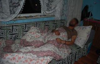Eşine laf atan şahısları uyardı, dayak yedi