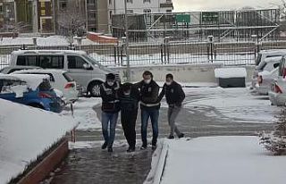 Eşini av tüfeğiyle öldüren koca tutuklandı