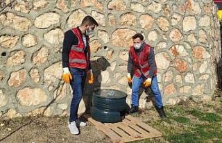 Eski araç lastiklerinden yapılan kedi evleri kenttin...