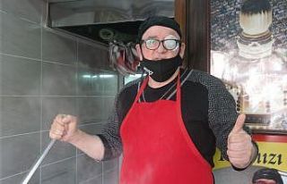 Eskiden et ustasıydı şimdi helvacı oldu