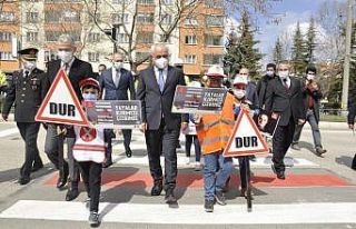 Eskişehir’de de yaya geçitleri kırmızıya boyandı