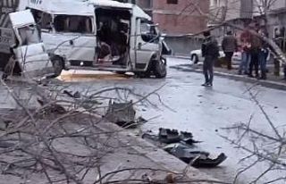 Eskişehir’de itfaiye aracı işçi servisi ile...
