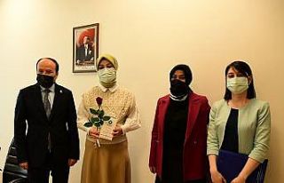 ETÜ kadın çalışanlarını unutmadı