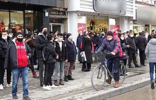 Evi yanan yaşlı kadın göz yaşlarına boğuldu,...