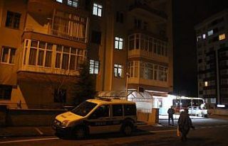 Evinde düşen 2 çocuk annesi kadın hayatını kaybetti
