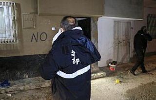 Evinin önünde silahlı saldırıya uğrayan kişi...