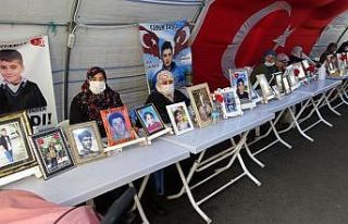 Evlat nöbetindeki aileler çocuklarını HDP’den...