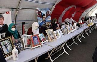 Evlat nöbetindeki aileler çocuklarını HDP’den...